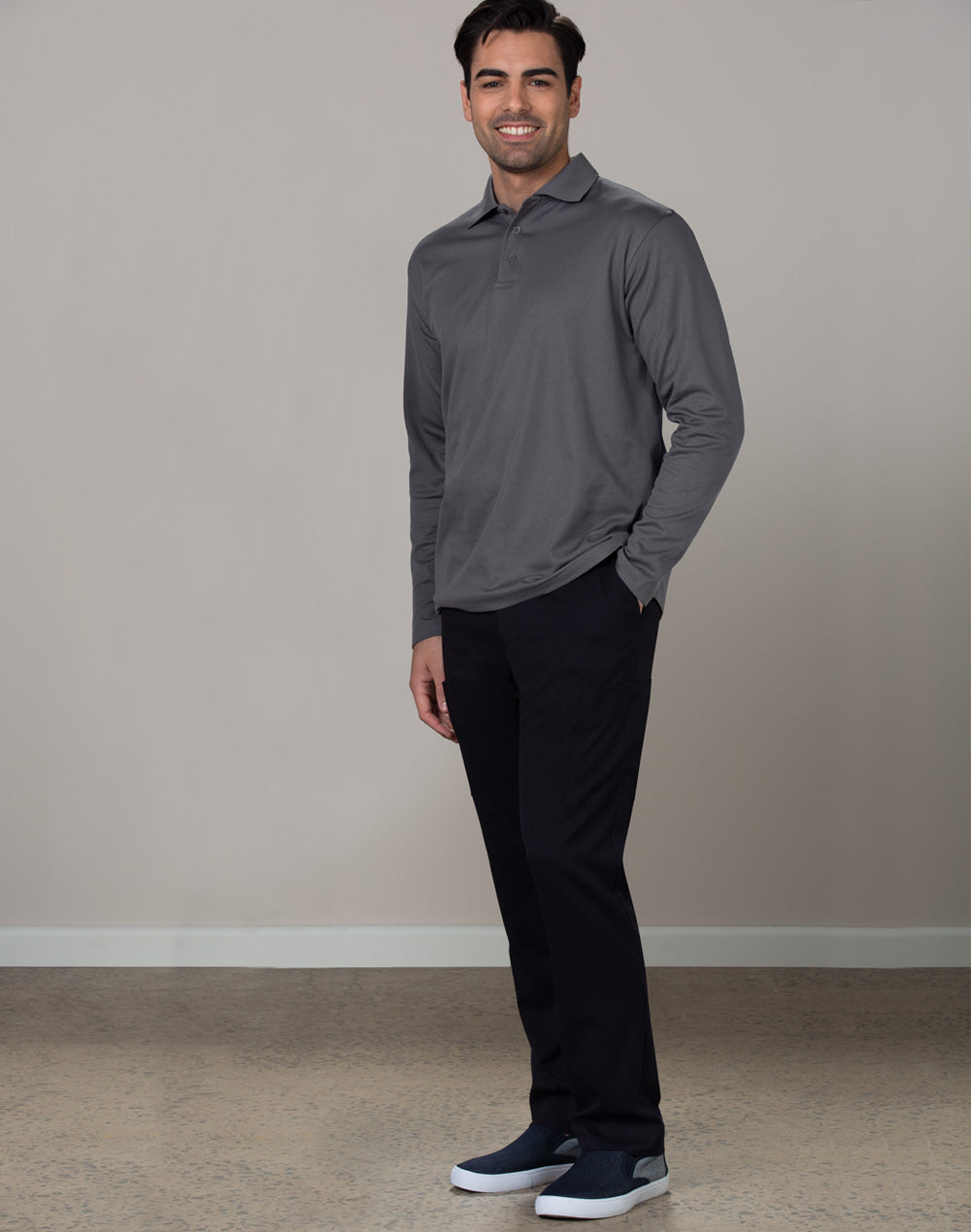 a man in a gray shirt and black pants